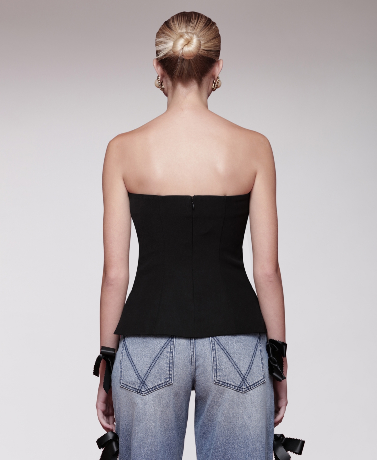 Avec Les Filles Contrast Bow Strapless Top In Black