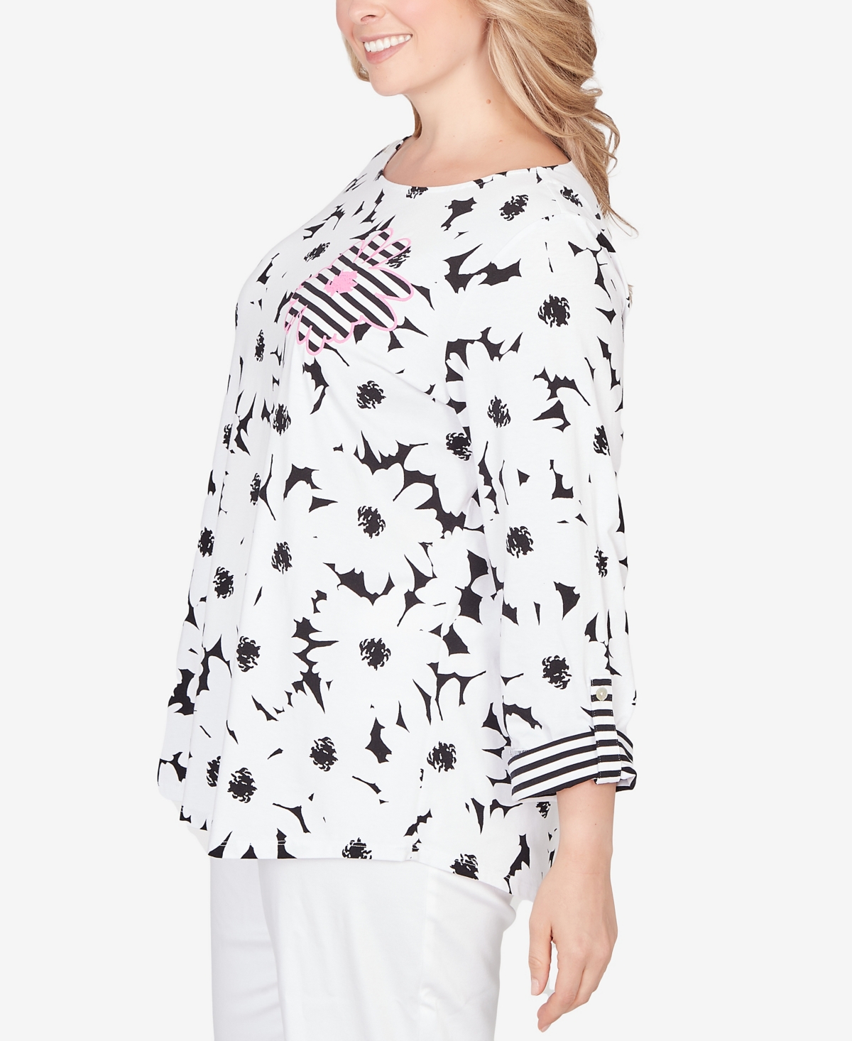 Ruby Rd. Plus Embroidered Daisy Graphic Top