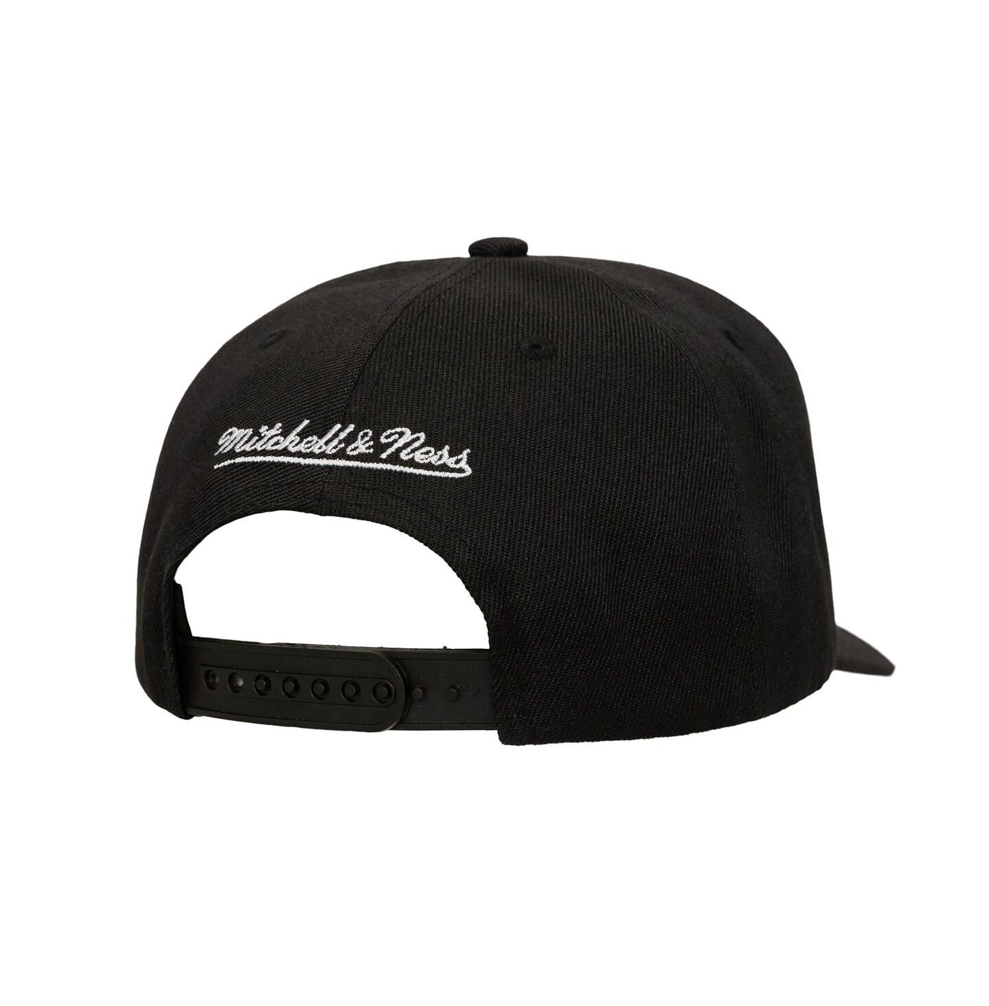 Мужская кепка Mitchell & Ness Black San Antonio Spurs Tilted Pro Pinch Adjustable Hat — фото 3