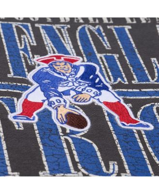 Men's Black New England Patriots Downtown Crew Vintage Logo Sweatshirt