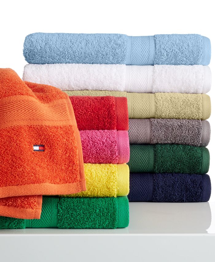 Tommy Hilfiger Signature Solid Bath Towel in Cashmere Blue - Blue