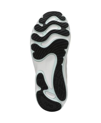 Women's Distance LX Round Toe Sneakers