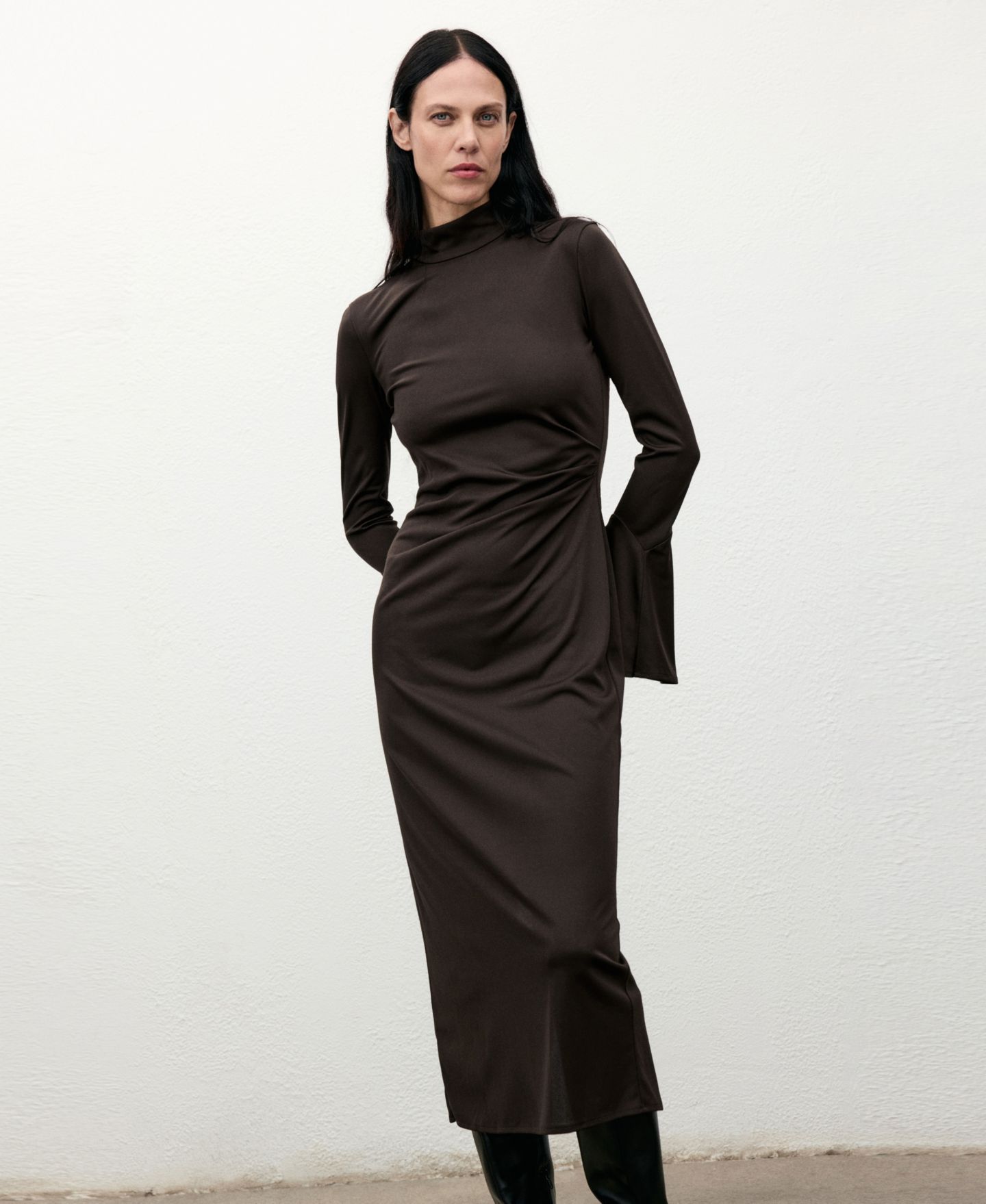 Женское платье Mango Bell Sleeves Fitted, цвет: Коричневый — фото 2