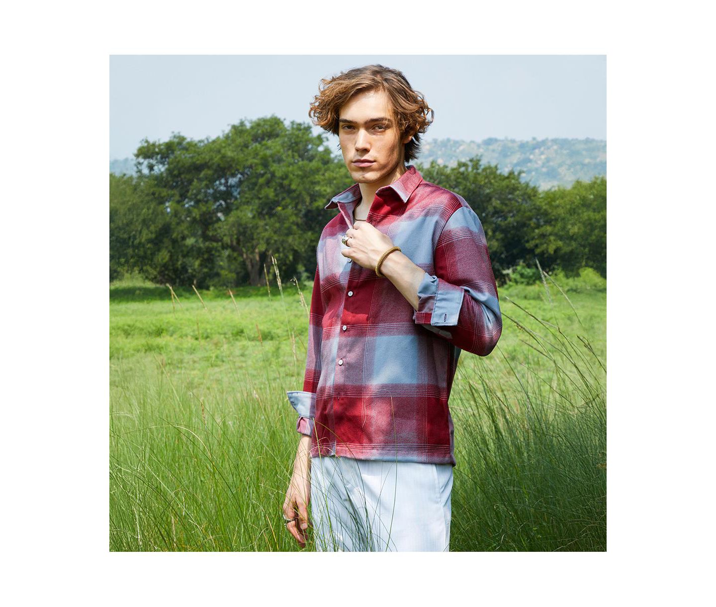 Мужская рубашка Cahoot Campus Sutra Venetian Red & Coin Grey Vignette-Checkered Oversized, цвет: Красный — фото 4