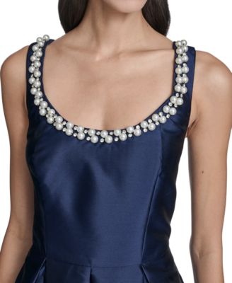 Women's Sleeveless Scoop Neck Ball Gown