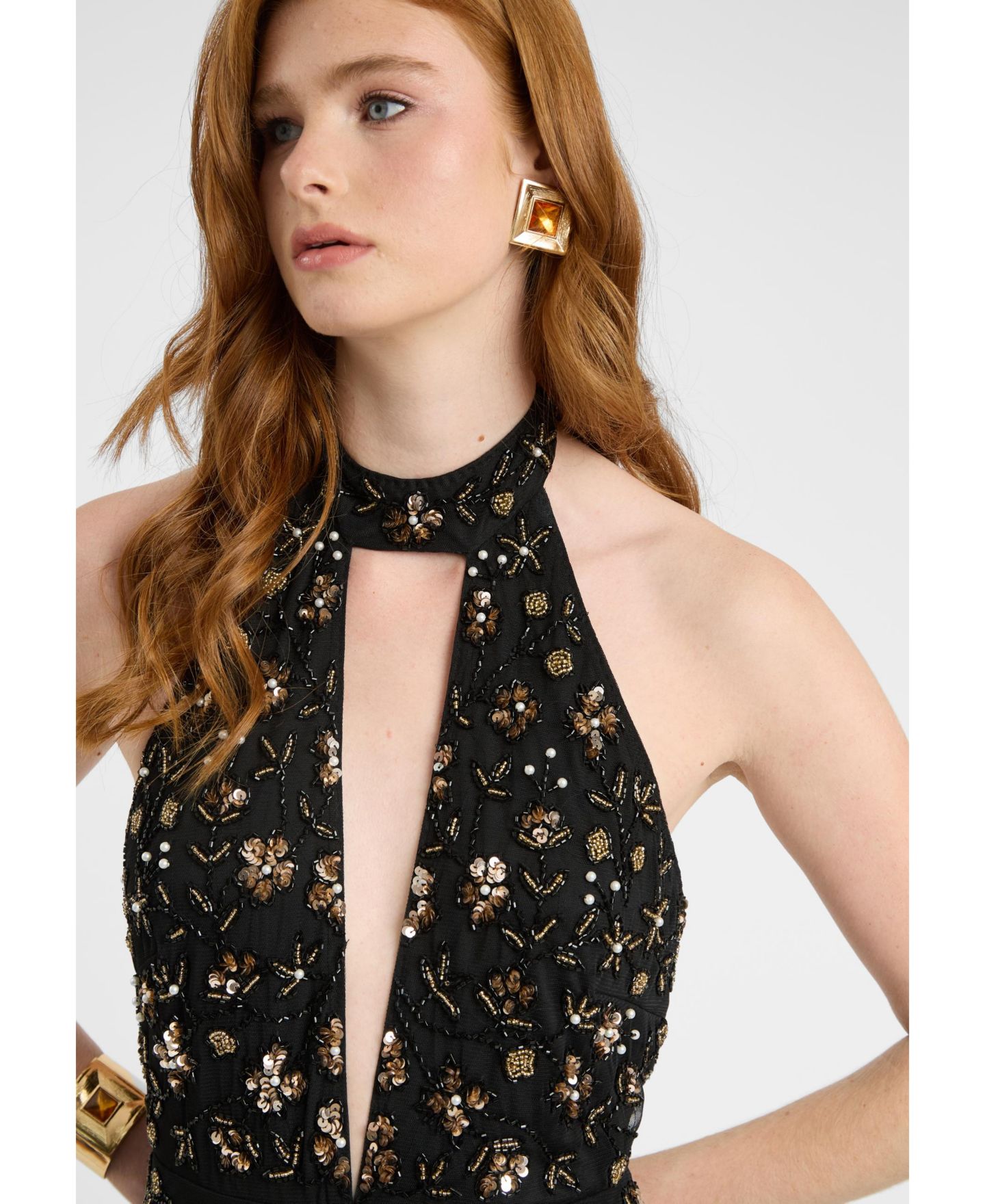 Женское платье BEAUUT Embellished Sequin Beaded Maxi Dress With Choker-Style Collar, цвет: Чёрный — фото 3