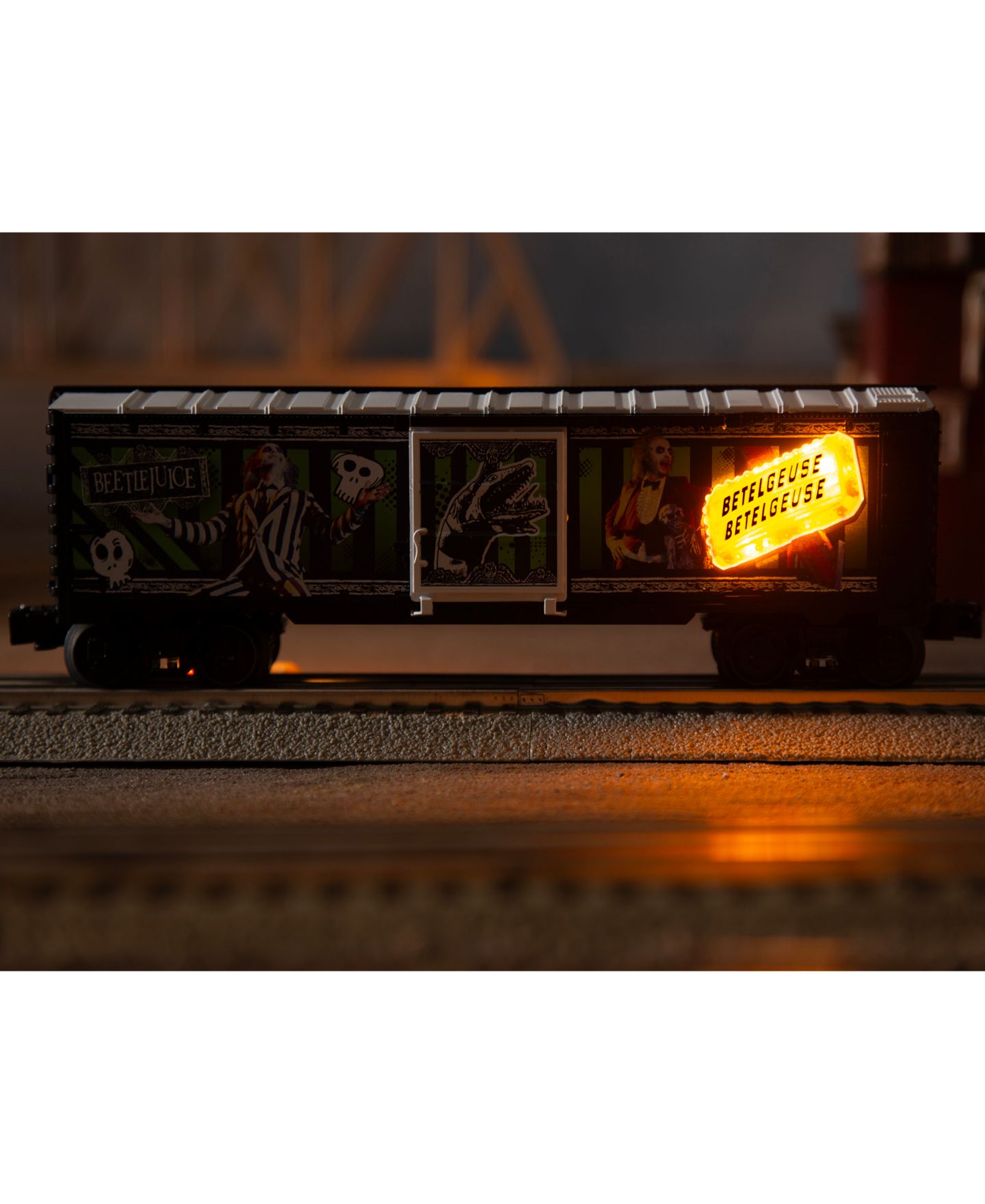 Детская игрушка Lionel O Gauge Beetlejuice 1988 Illuminated Boxcar — фото 3