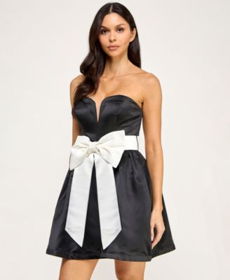 Juniors' Strapless Sweetheart Neck Dress