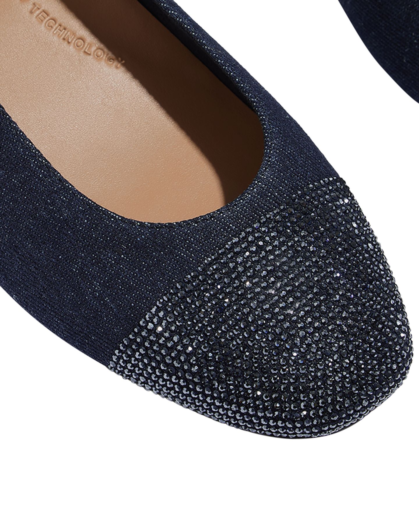 Женские джинсовые балетки FitFlop Delicato с кристаллами и мысом, цвет: Тёмный джинсовый — фото 5