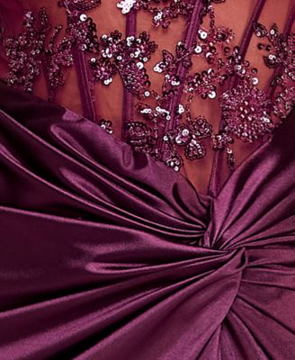 Juniors' Sweetheart Neck Gown