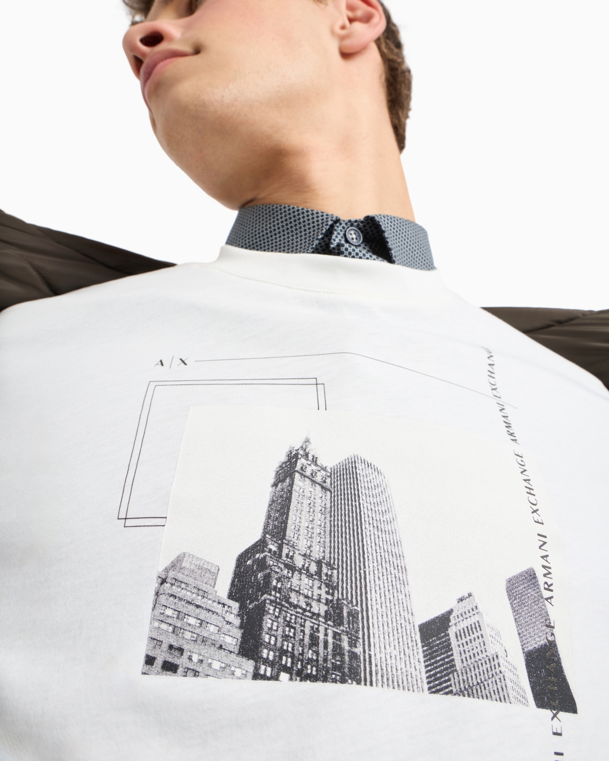 A|X Armani Exchange Men's Short Sleeve Crewneck Building Graphic T-Shirt