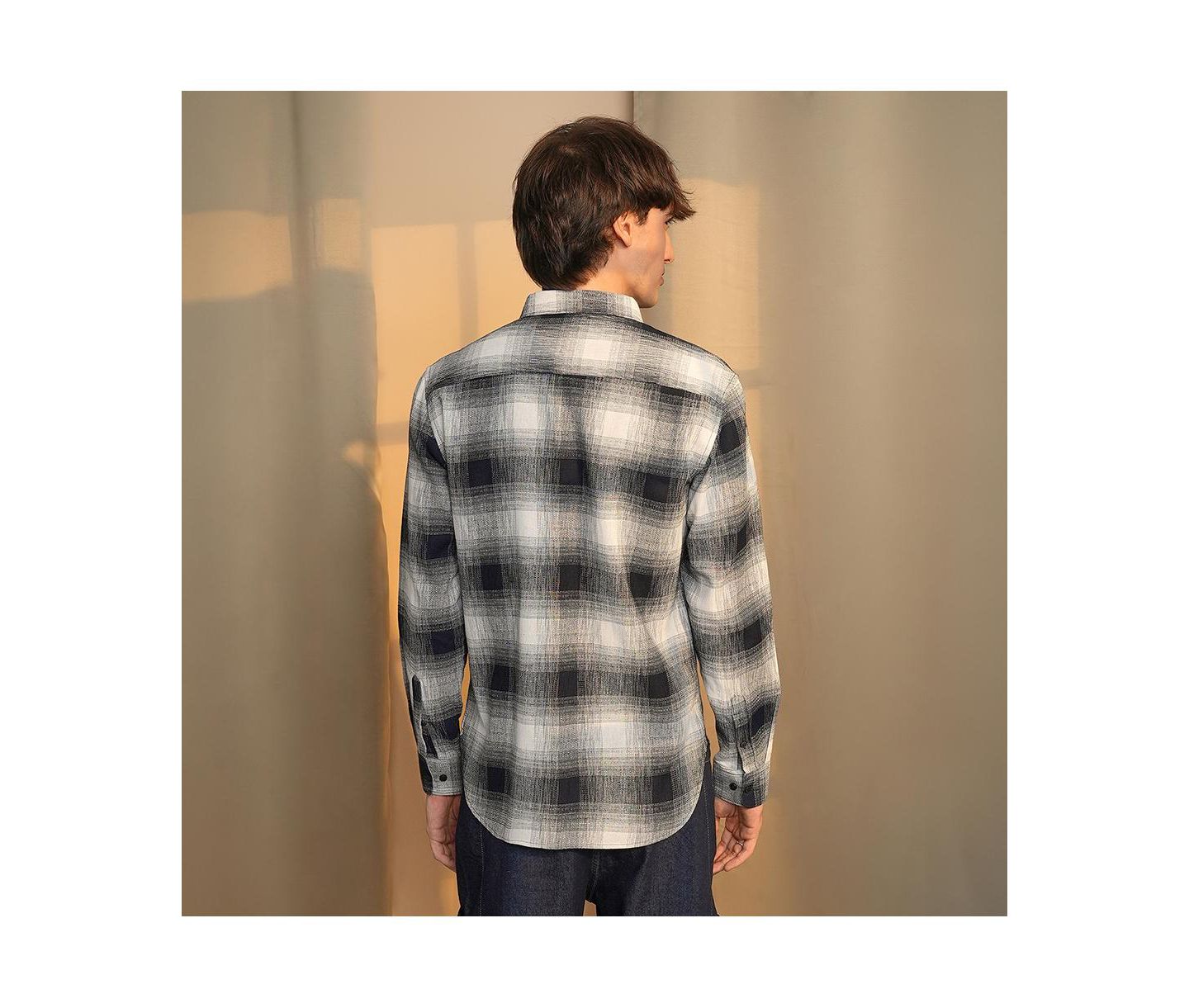 Мужская рубашка Cahoot Campus Sutra Charcoal Black & Ivory White Ombre Buffalo Check, цвет: Чёрный — фото 2