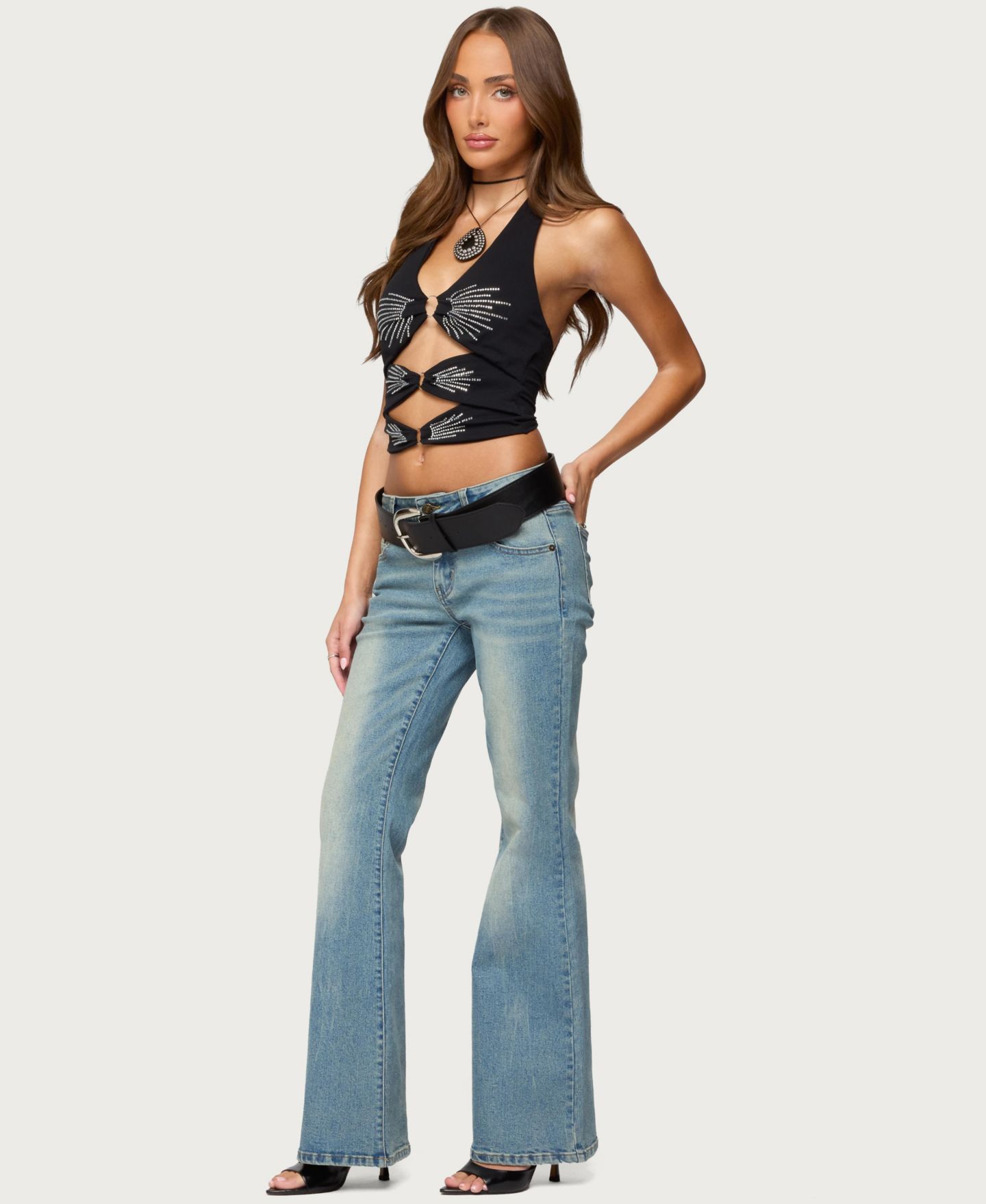 Женский топ Edikted Lettie Rhinestone Cut Out Halter, цвет: Чёрный — фото 3