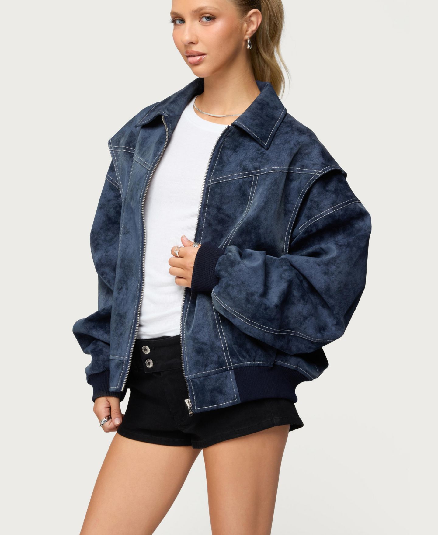 Женская куртка Edikted Ownley Oversized Faux Leather Bomber, цвет: Тёмно-синий — фото 5
