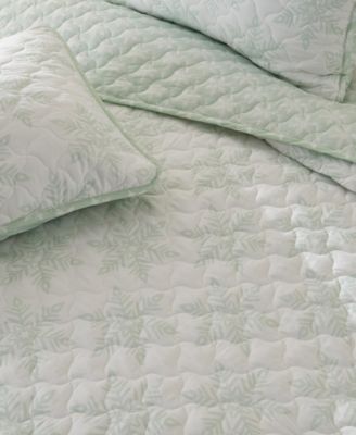 Snowflake Printed Microfiber Quilt Set with Shams