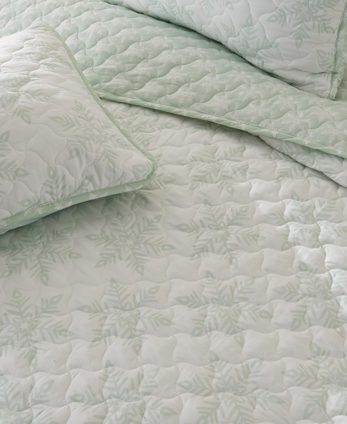 Linery & Co. Snowflake Printed Microfiber Quilt Set with Shams