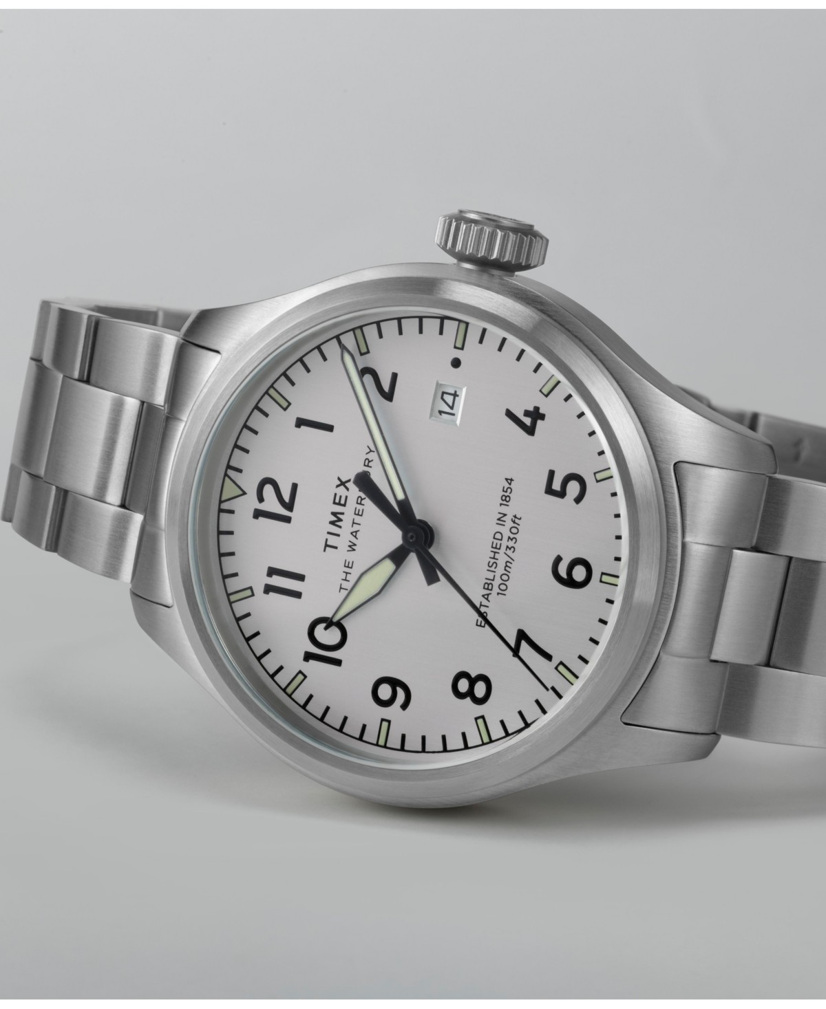 Мужские кварцевые часы Timex с серебристым стальным браслетом, 41 мм — фото 1