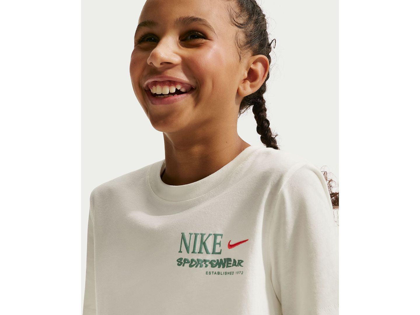 Футболка Nike Spring-Themed Print Short-Sleeve T-Shirt для девочек, цвет: Молочный — фото 3