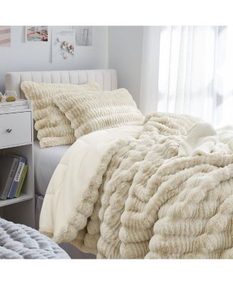 Chunky Bunny Peak of Cozy Oversized Comforter
