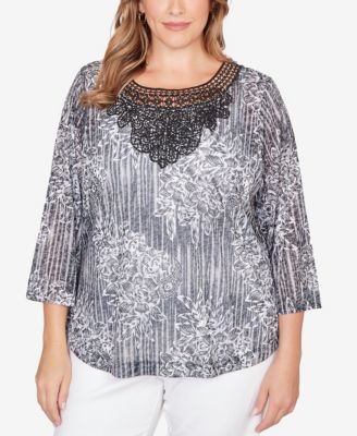 Plus Size Scoop Neck Embellished Layered Floral Slub Knit Top