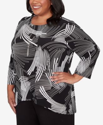 Plus Size Classic Geometric SharkBite Hem Top with Necklace