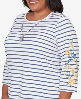 Plus Size Classic Floral Embroidered Stripe Top with Necklace