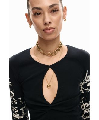 Women's T-shirt opening lettering