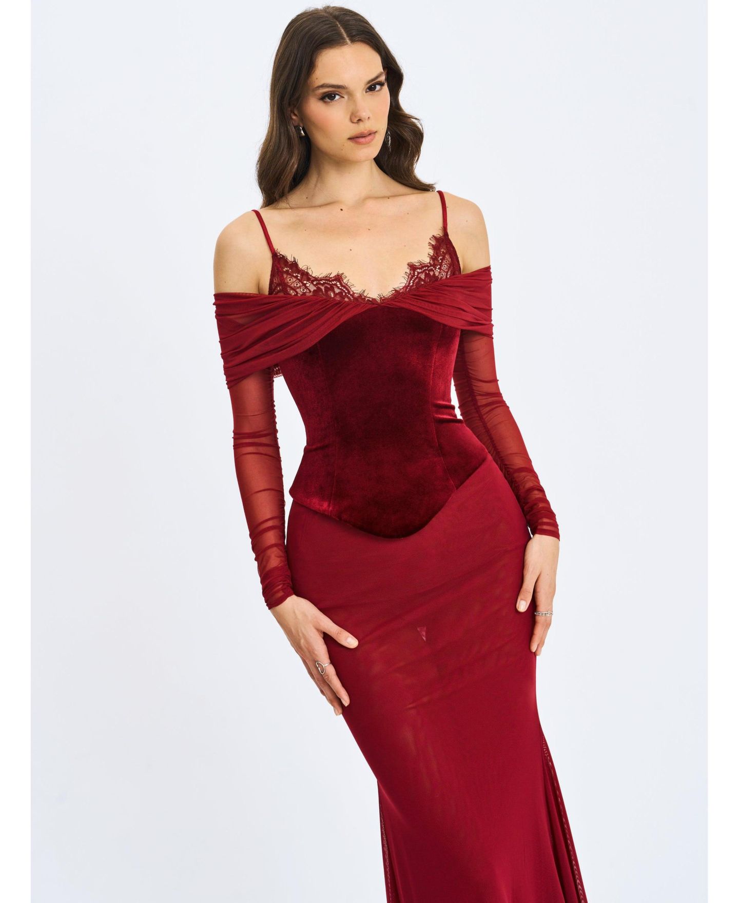 Женское платье Miss Circle Maybelle Magenta Bardot Lace Strap Peplum Maxi, цвет: Пурпурный — фото 2