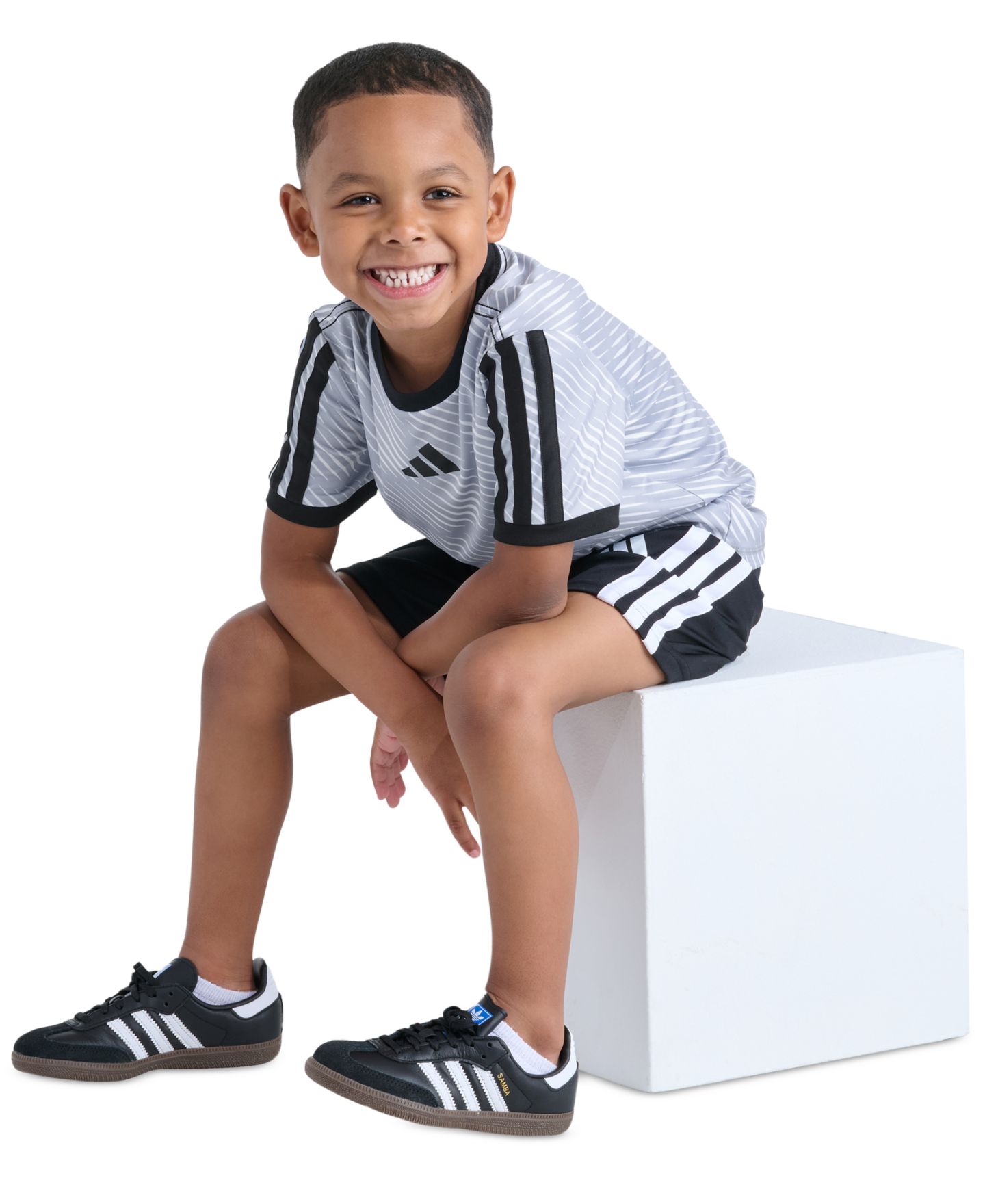 adidas Boys' 2T-7 Printed T-Shirt and Shorts, 2-Piece Set, цвет: Чёрный / Синий — фото 9