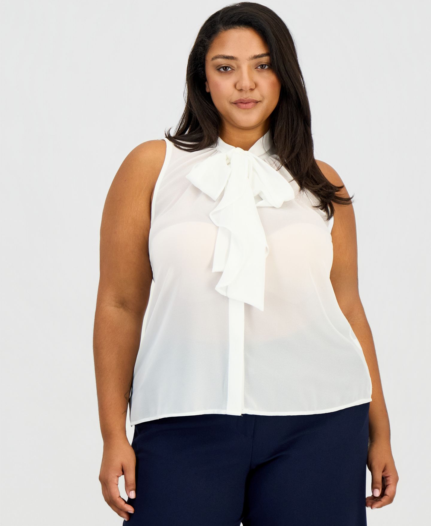 Женская блузка Tahari ASL Plus Size Sleeveless Ruffled Bow, цвет: Слоновая кость — фото 1