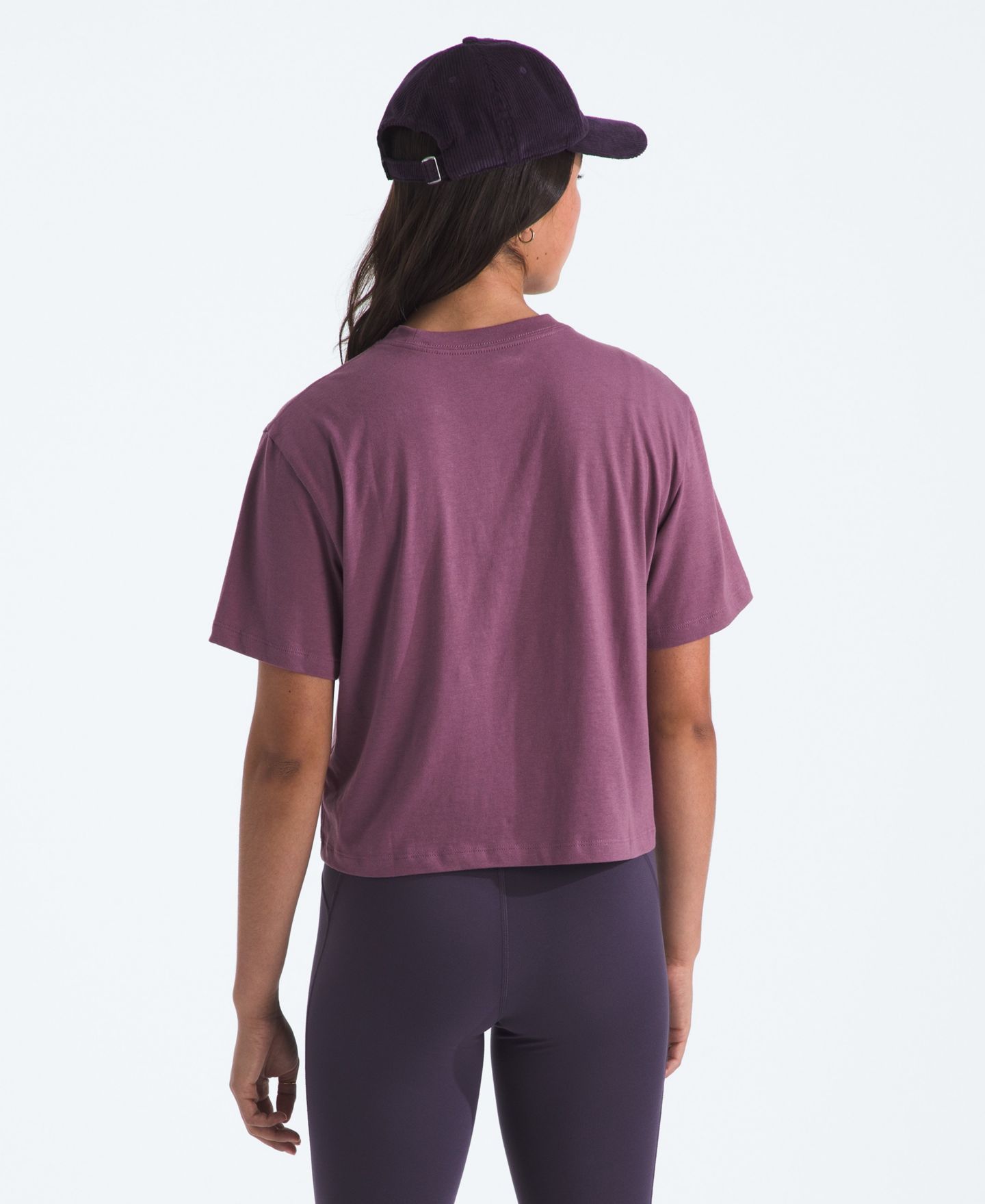 Женская футболка The North Face Evolution Simple Dome Cropped T-Shirt, цвет: Фиолетовый — фото 3