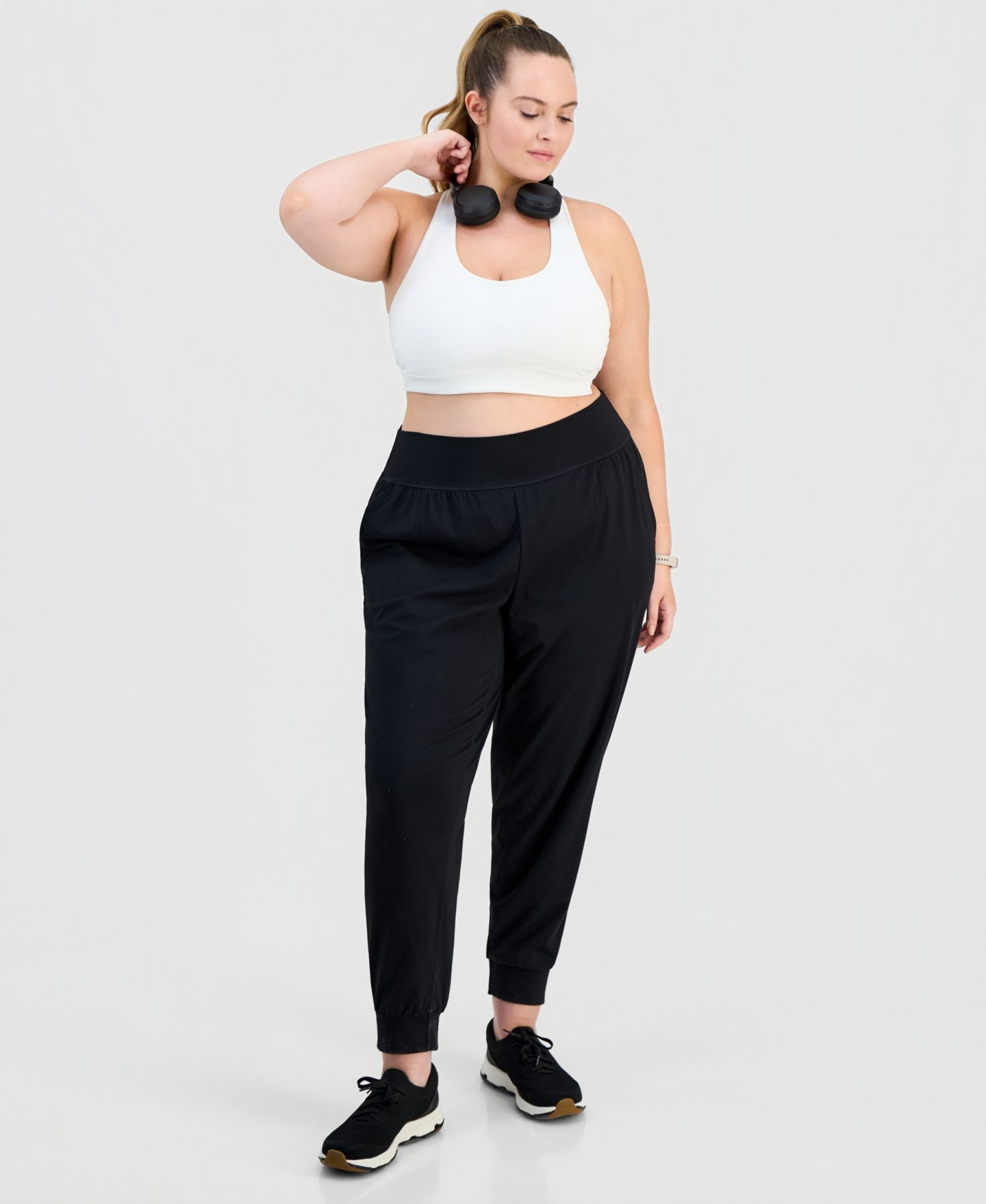 Женские брюки ID Ideology Plus Size Studio Ankle Jogger, цвет: Глубокий чёрный — фото 1
