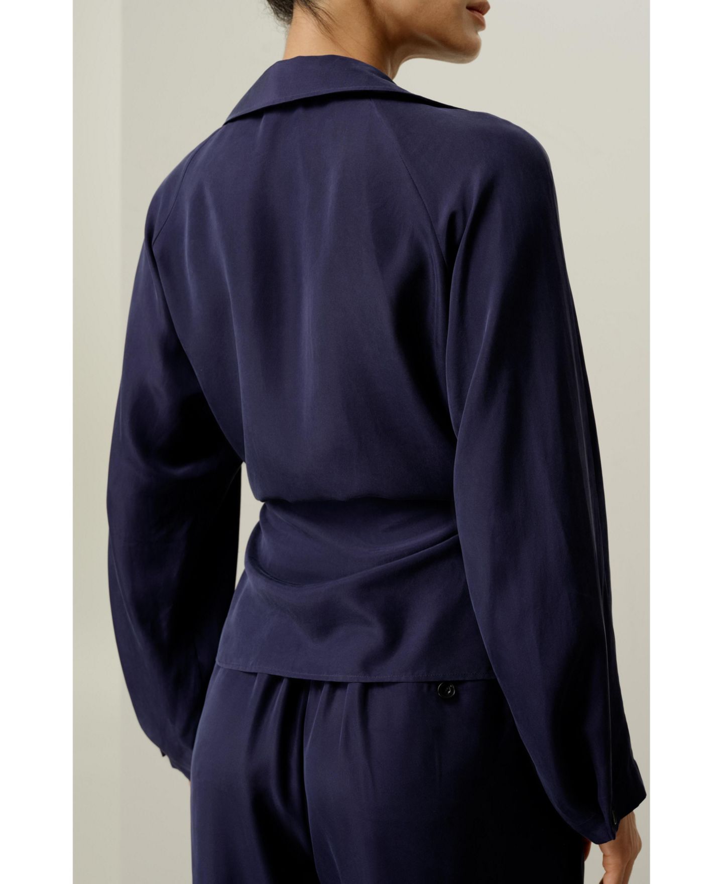 Женская рубашка LILYSILK Multipositional Silk Habotai, цвет: Blueberry — фото 6