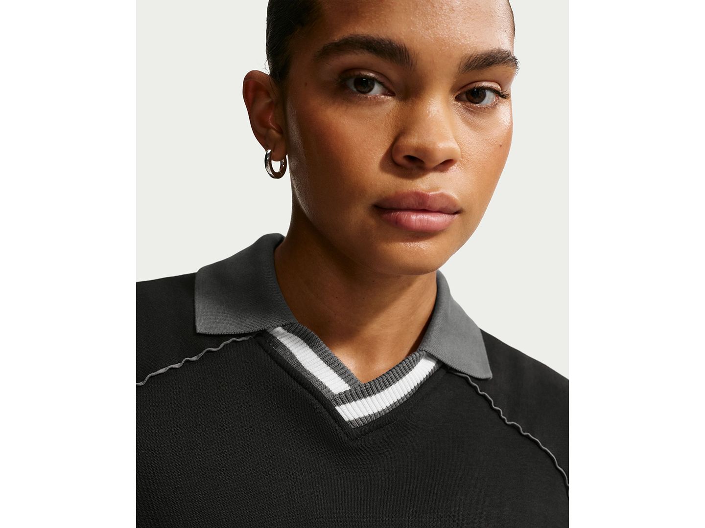 Женский топ Nike Sportswear Phoenix Fleece Graphic Polo Oversized Top, цвет: Чёрный — фото 2