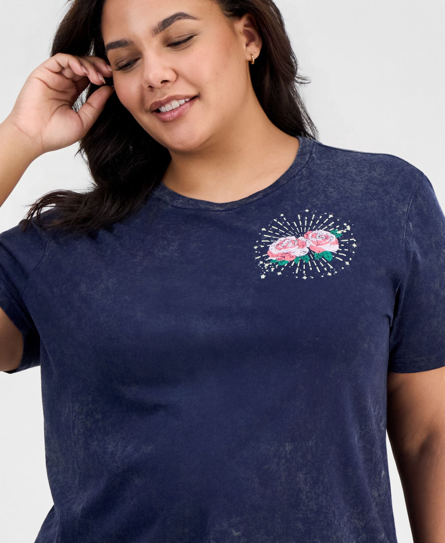 Женская футболка Rebellious One Trendy Plus Size Rose Graphic-Print Short-Sleeve T-Shirt, цвет: Тёмно-синий — фото 3