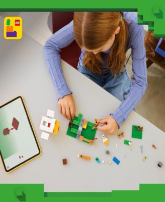 Minecraft Chicken Farm Building Toy 21585, 233 Pieces