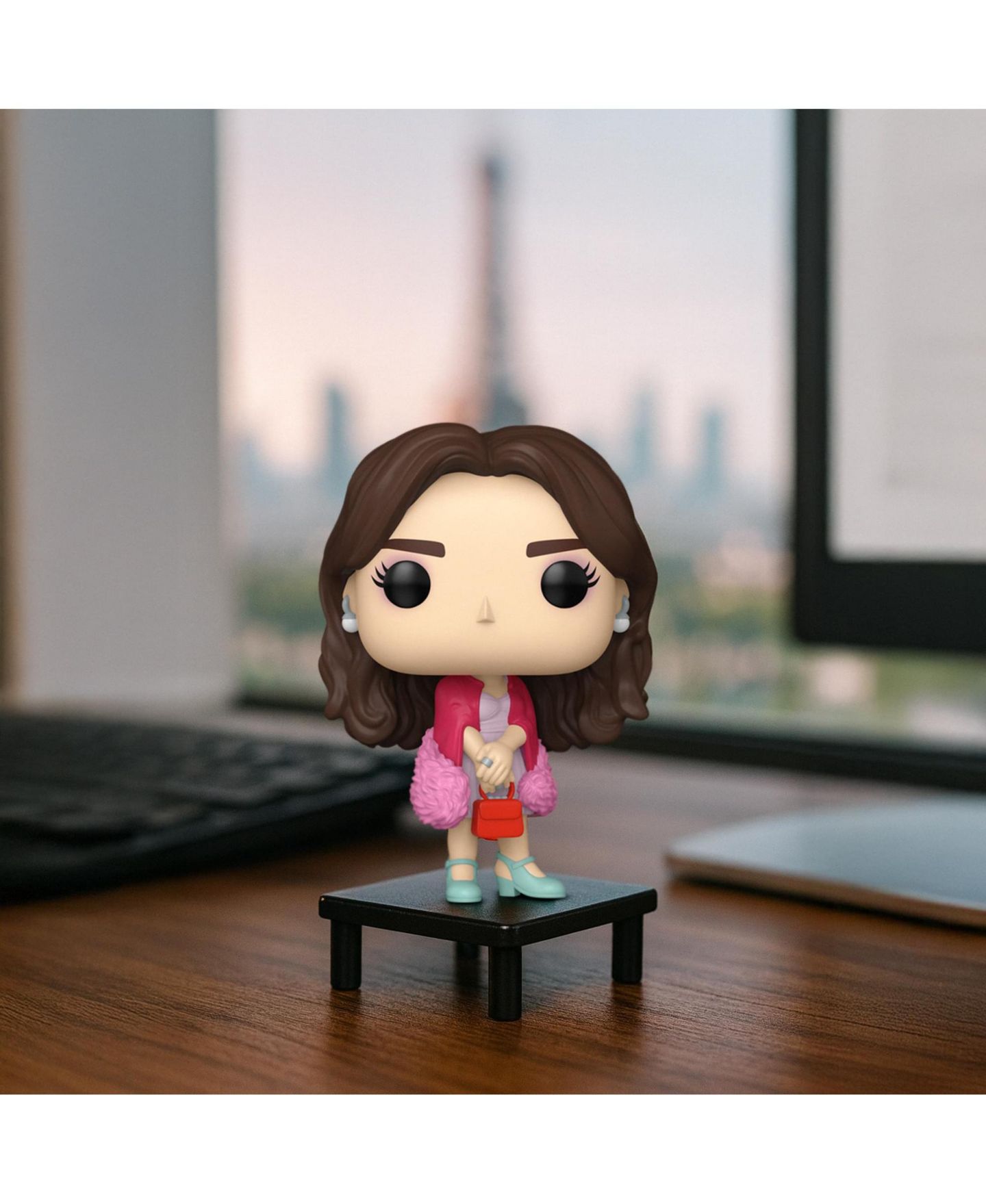 Детская фигурка Funko Pop! Emily In Paris Emily Cooper 3.75" 1-Piece Vinyl Figure, Ages 3+ — фото 5