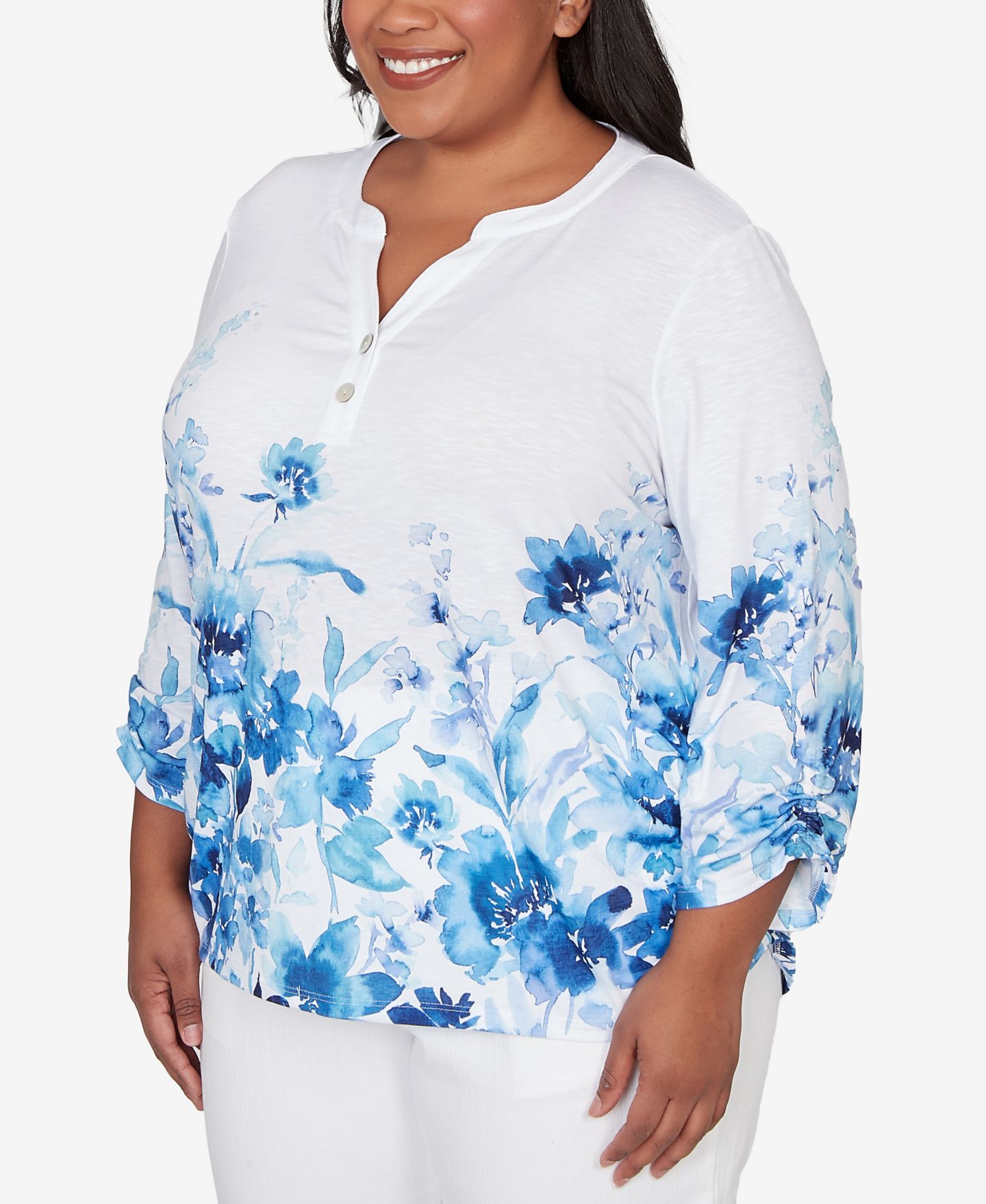 Женский топ Alfred Dunner Plus Size Mykonos Watercolor Floral Border Henley, цвет: Синий разноцветный — фото 2