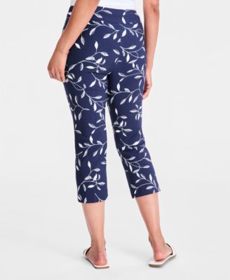 Women's Printed Pull-On Capri Pants