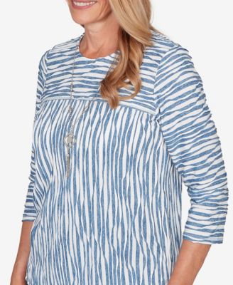 Petite Austin Novelty Spliced Textured Top with Necklace