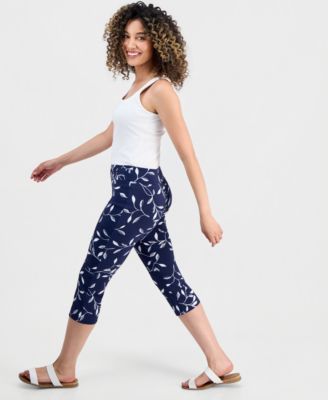 Petite Winding Leaves Rivet Capri Pants