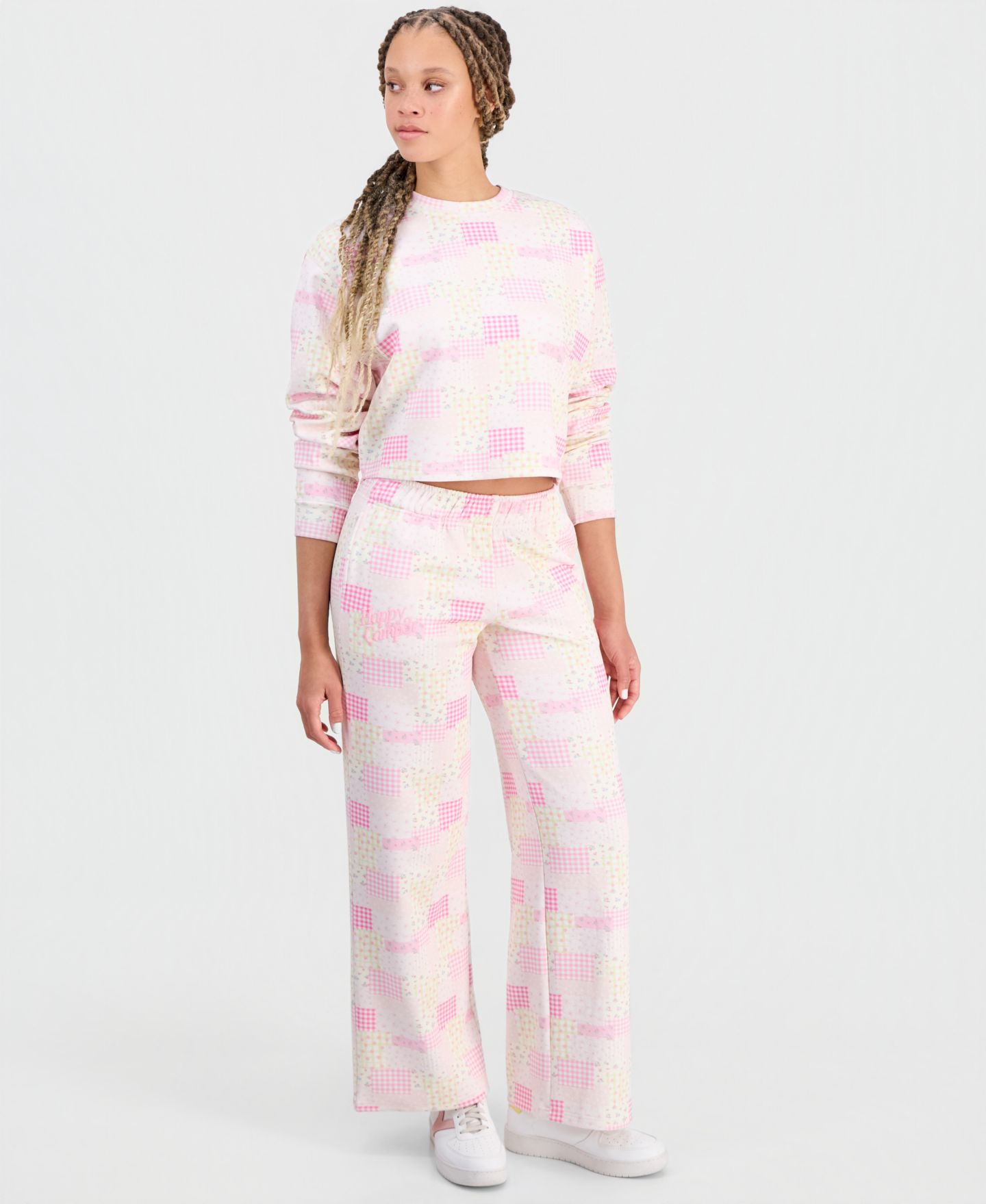 Женский свитшот The Happy Camp3r Juniors' Patchwork Print Crewneck, цвет: Розовый — фото 3