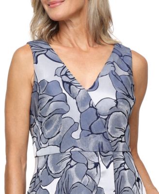 Women's Sleeveless V-Neck Dress