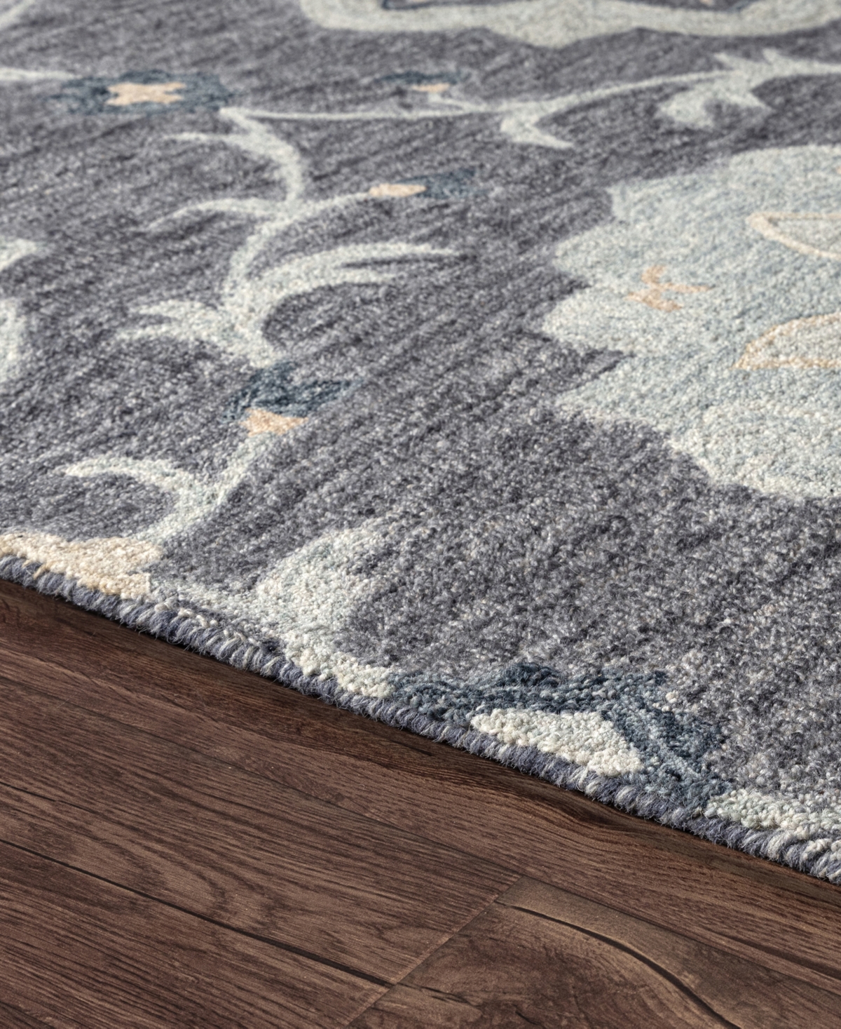 Lr Home Iris Victo-582 5' x 7' Area Rug