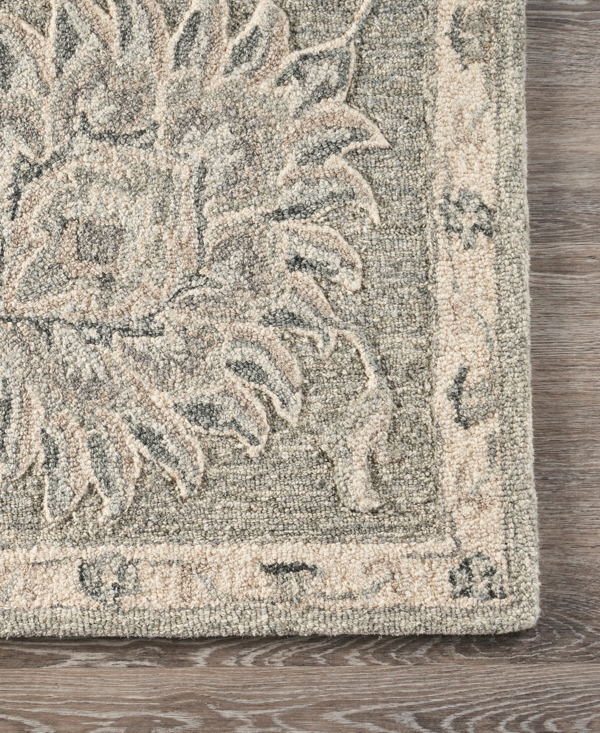 Lr Home Iris Victo-583 5' x 7' Area Rug