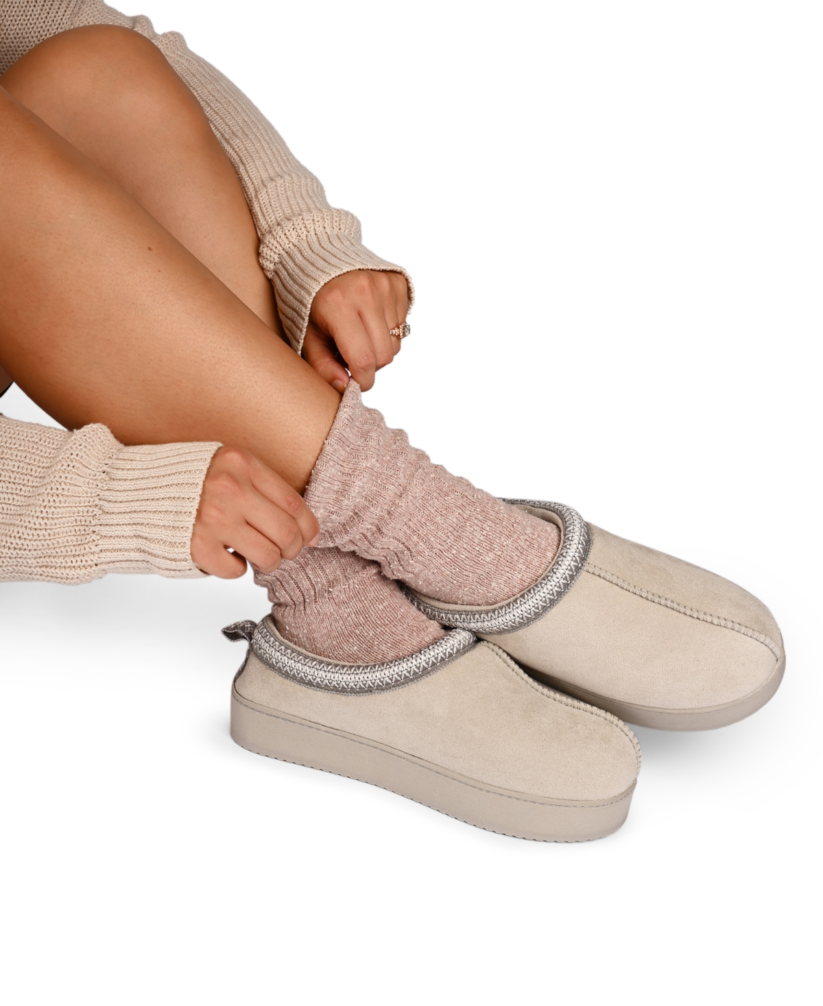 Journee Collection Women's Connway Round Toe Slippers