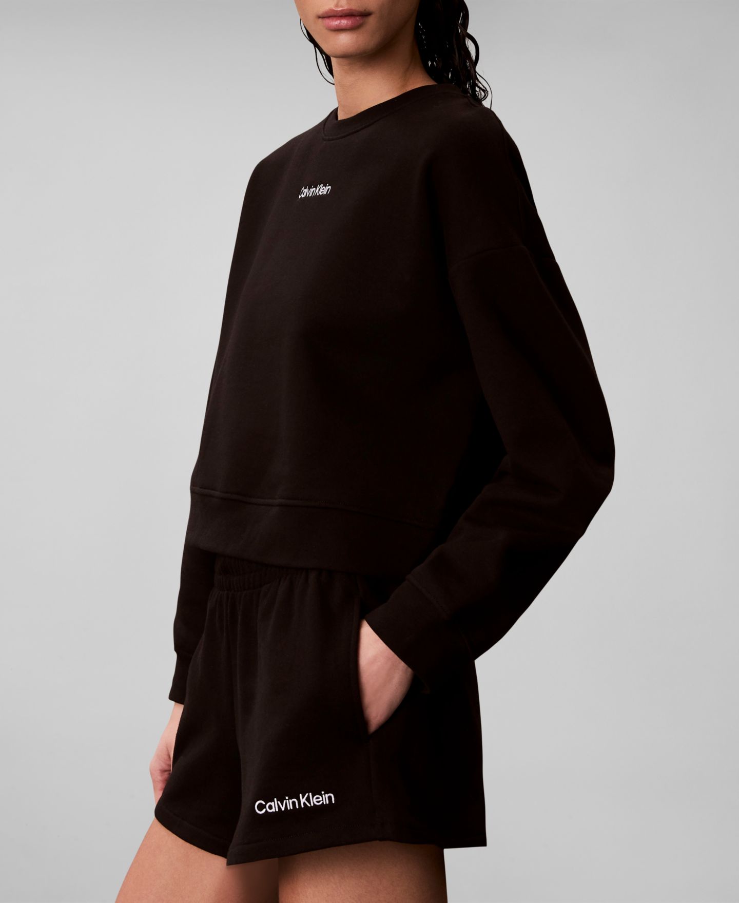Женские толстовки Calvin Klein Performance Crewneck Long-Sleeve Sweatshirt, цвет: Чёрный — фото 3