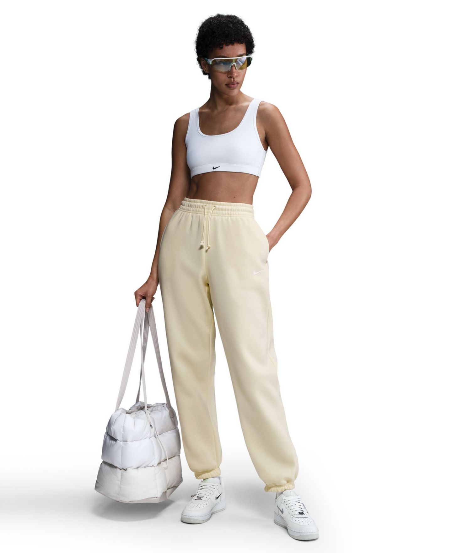 Женские брюки Nike Sportswear Phoenix Fleece High-Rise Oversized Sweatpants, цвет: Алебастровый / Молочный — фото 1