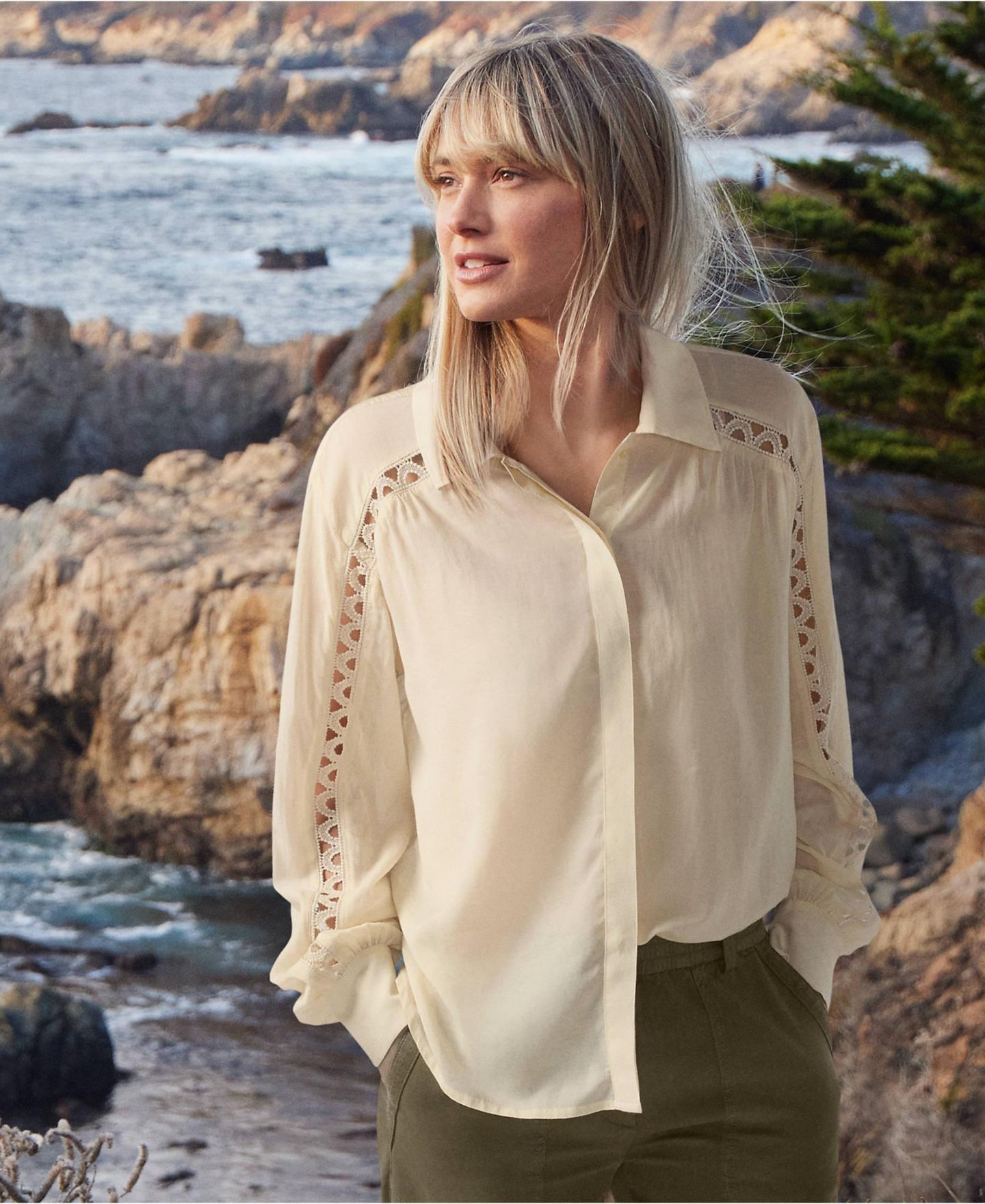 Женская рубашка Lands' End Voile Shirred Trim Insert, цвет: Dried Bamboo — фото 4