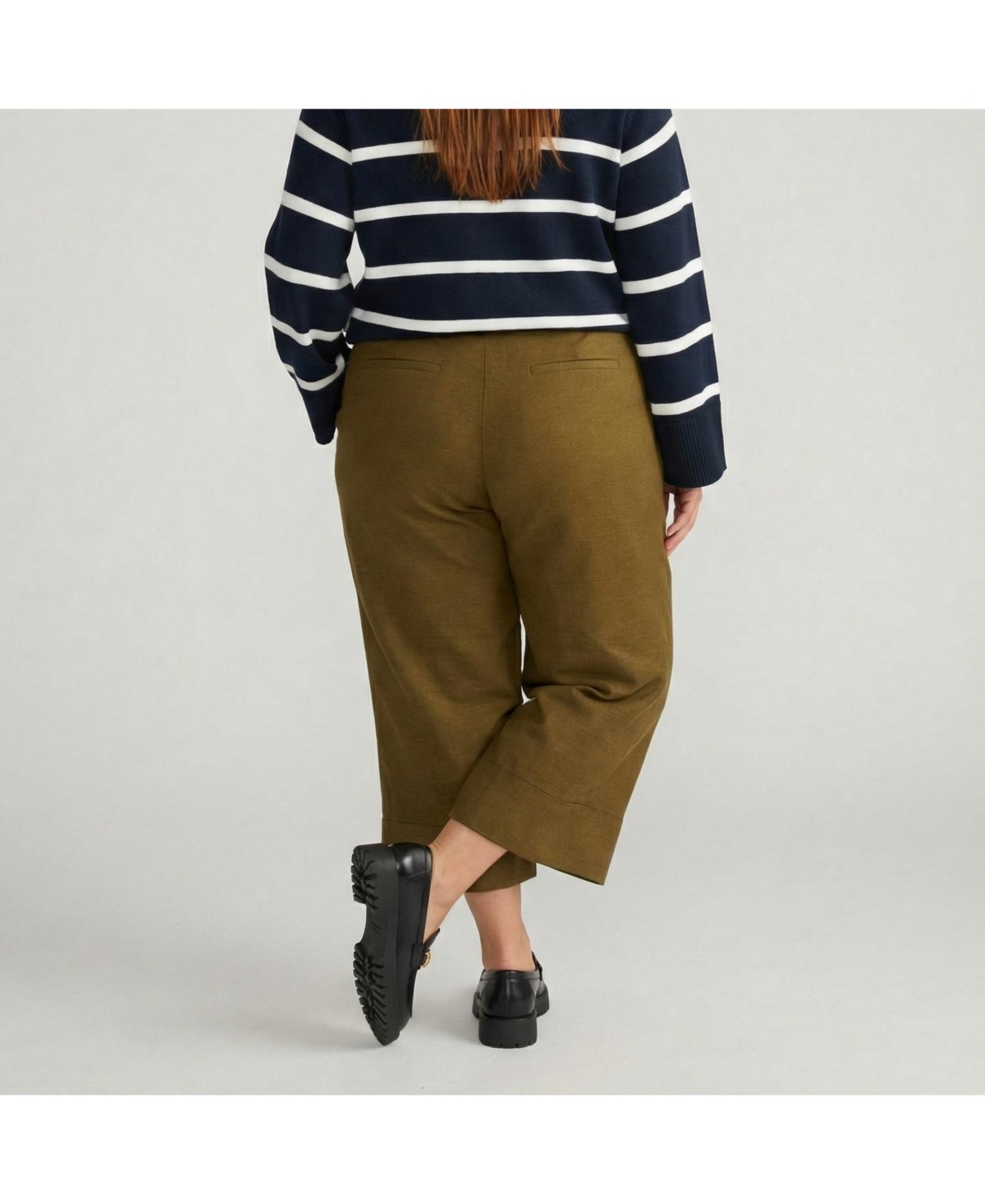 Universal Standard Plus Size Courtyard Linen Capris